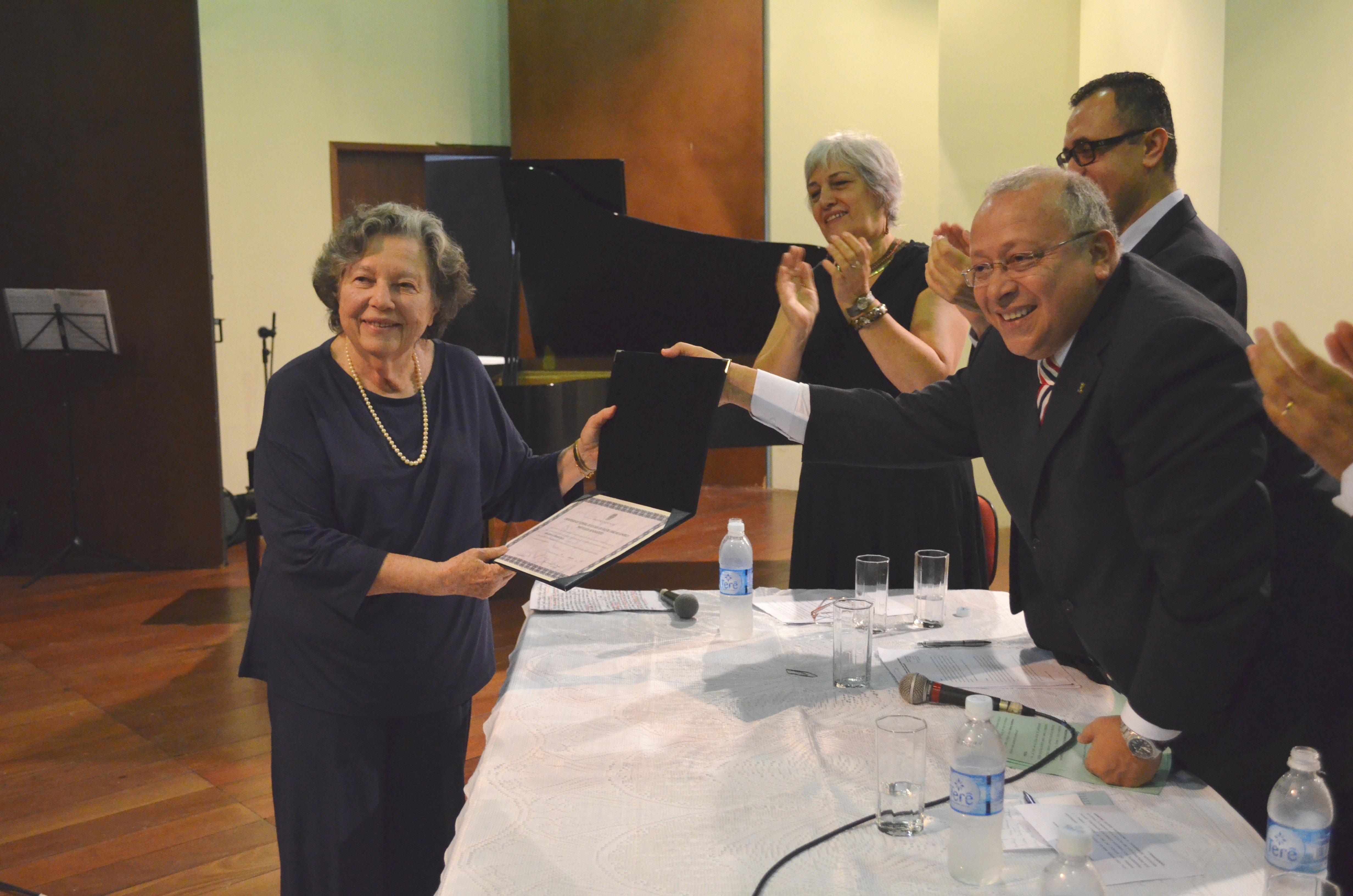 Saloméa Gandelman, do IVL, recebe título de professor benemérito da UNIRIO
