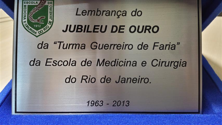 Direção do IB recebe placa comemorativa pelo apoio às comemorações do jubileu de Ouro da Turma Guerreiro de Faria