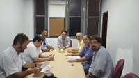 Direção do IB se reúne com docentes interessados em linha de gazes para espaços laboratoriais