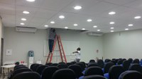 Instalada tela elétrica na sala G-107