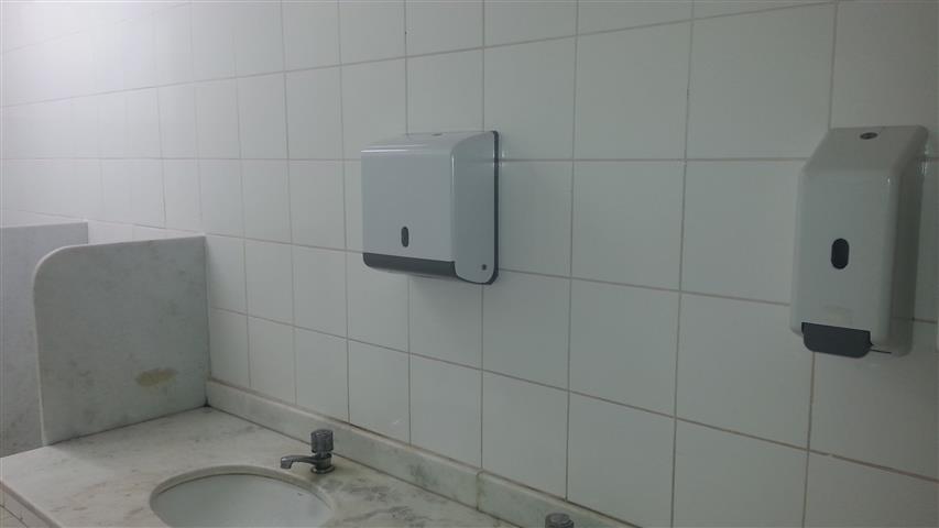 Instaladas papeleiras em banheiros