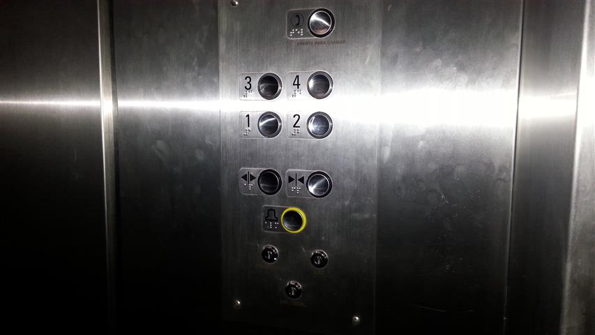 Recuperados botões do elevador do Bloco D