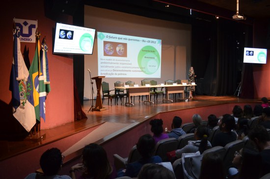 Palestra com Mariana Laraz Ferreira (Foto: Comso) Palestra com Mariana Laraz Ferreira (Foto: Comso)