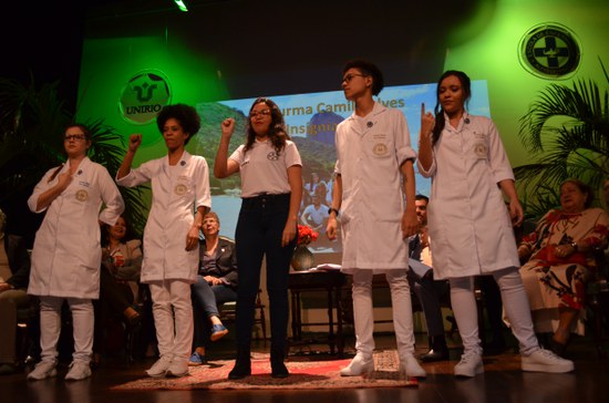 Coral de Libras interpreta Elis Regina (Foto: Comso) Coral de Libras interpreta Elis Regina (Foto: Comso)