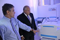 Reitor visita maternidade antes da reinauguração