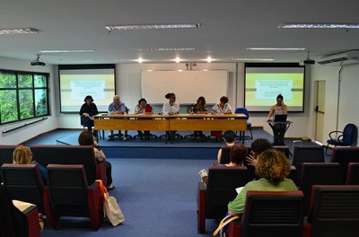 Pesquisadores apresentam trabalhos durante o seminário (Foto: Comso)