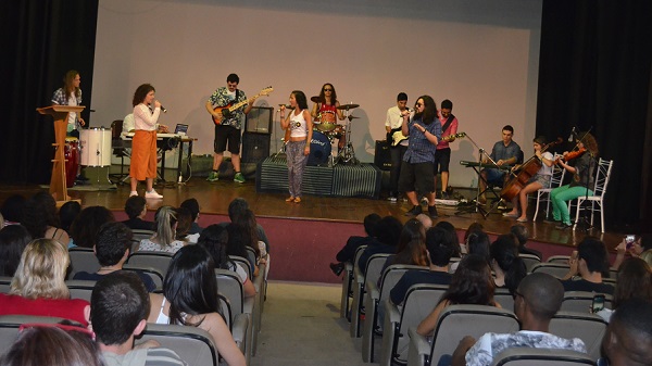 Curso de Medicina recebe o Jornalista André Trigueiro (foto: divulgação/Comso)