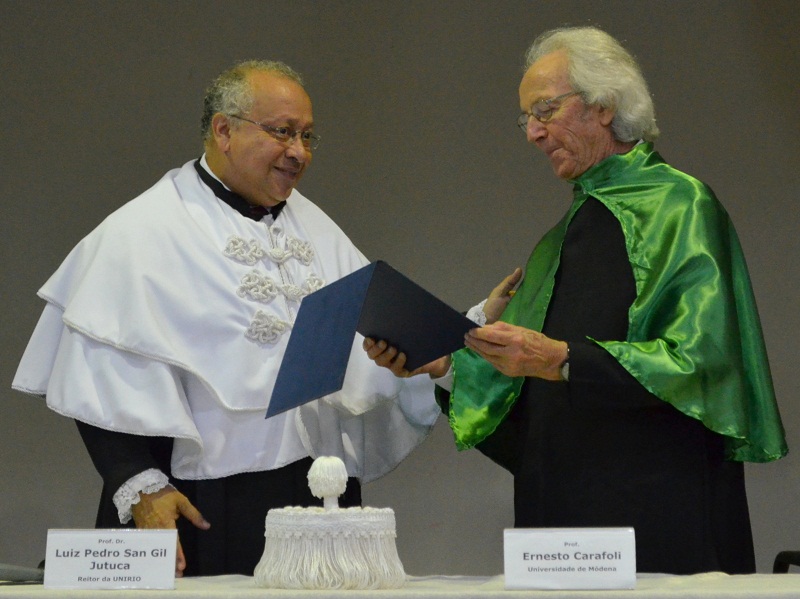 Pesquisador italiano Ernesto Carafoli recebe título de doutor honoris causa da UNIRIO