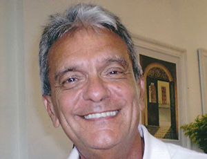 Professor da Escola de Arquivologia é eleito Cachoeirense Ausente de 2014