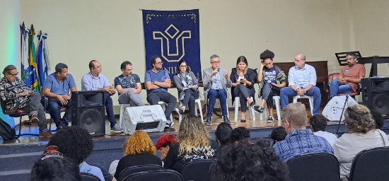 Reunião com 3 clgs