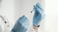 Egressa da UNIRIO participa de produção de plataforma para vacinas de mRNA