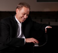 Pianista norte-americano apresenta concerto na Sala Villa-Lobos