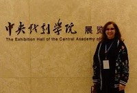 Professora da Escola de Teatro da UNIRIO  recebe prêmio em Pequim