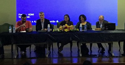 Da esquerda para a direita: Ardigó Martino, Ivo Quaranta, Cristiane de Oliveira Novaes, Maria Paula Cerqueira Gomes e Reinaldo Guimarães (Foto: Comso)