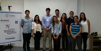 Bolsistas do Programa Jovens Talentos e o diretor de pesquisa da PROPG, Anderson Teodoro