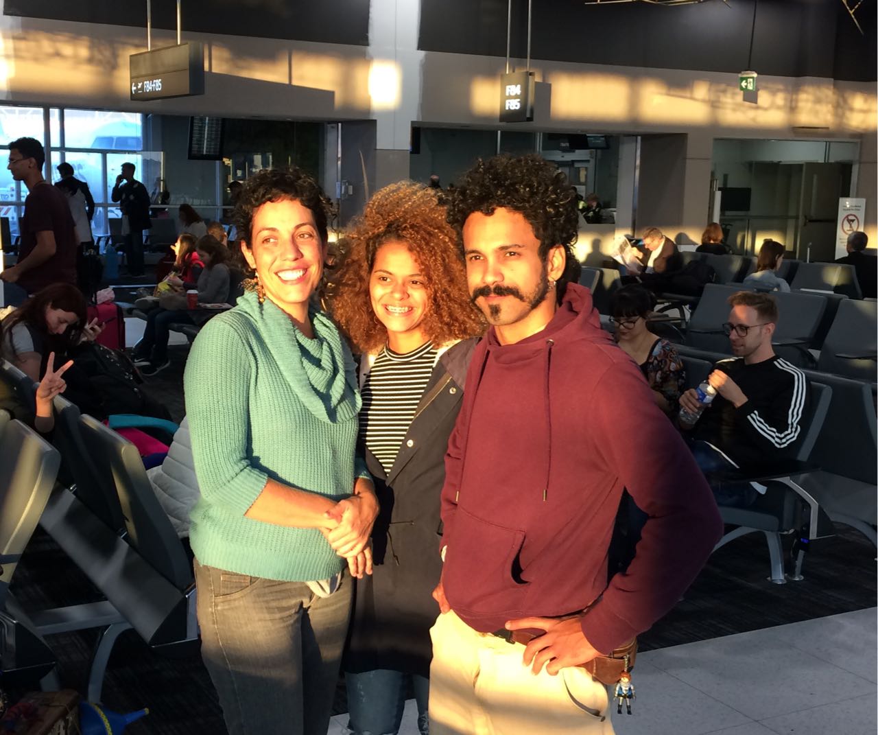 Juliana Longuinho, Sol Targino e Diego Marques participam do programa (foto: reprodução Facebook Teatro em Comunidades) 