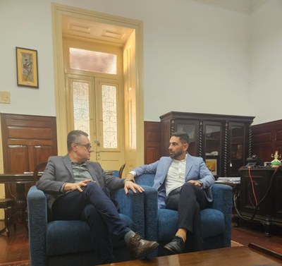 Professor José da Costa (à esquerda), Reitor da UNIRIO, e professor Augusto Umpiérrez, da Universidade Católica do Uruguai