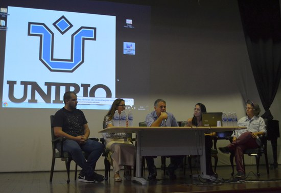 Mesa de abertura da sessão sbre o Pibid (Foto: Comso)