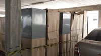 Equipe de manutenção recebe armários para guarda de bens funcionais e pessoais