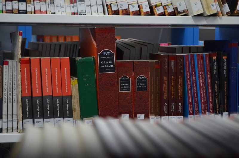Guia orienta sobre regras de uso das Bibliotecas da UNIRIO