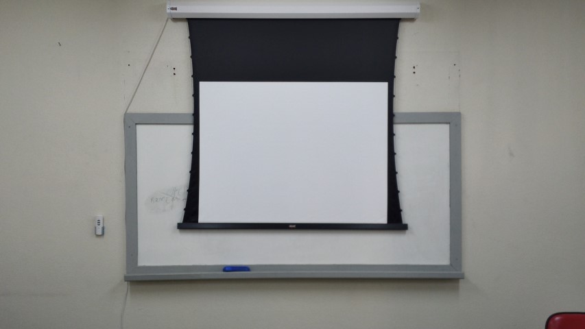 Concluída a instalação da tela elétrica da sala A-515