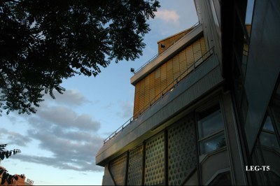 Fig. 05 - Filarmonica de Berlin- Fachada metalica.jpg