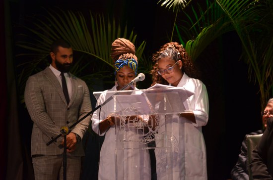 Alunas discursam em nome da turma (Foto: Comso) Alunas discursam em nome da turma (Foto: Comso)