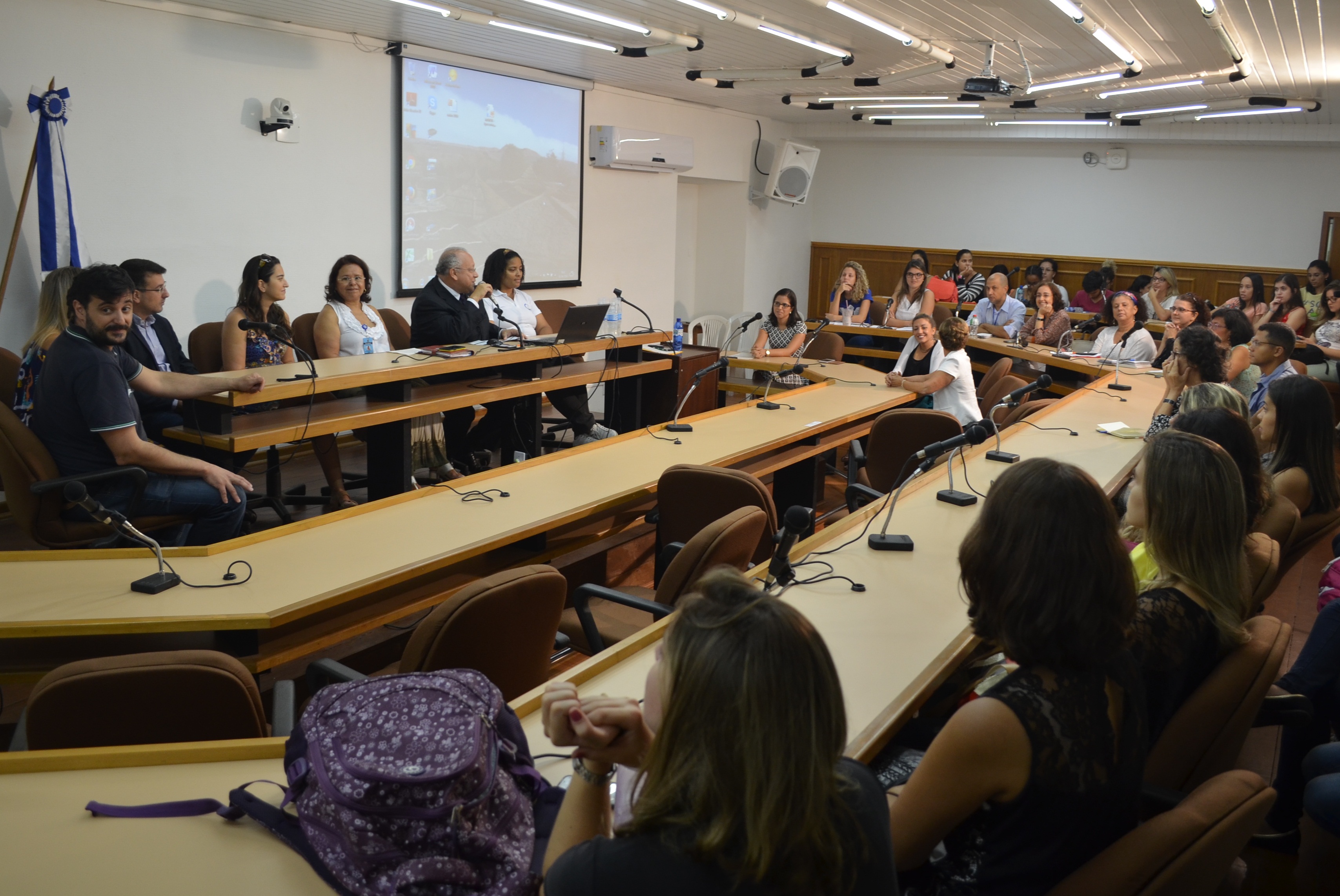 O reitor Luiz Pedro San Gil Jutuca abriu o evento na manhã desta sexta-feira (Foto: Comso) 