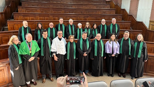 Em cerimônia solene, UNIRIO concede títulos honoríficos a seis professores da EMC