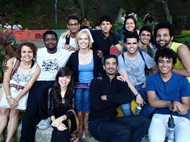 Estudantes da Universidade de Michigan visitam Escola de Teatro