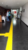 Piso Táctil Foto do piso tátil nos corredores junto ao Anditório Vera Janacopulos